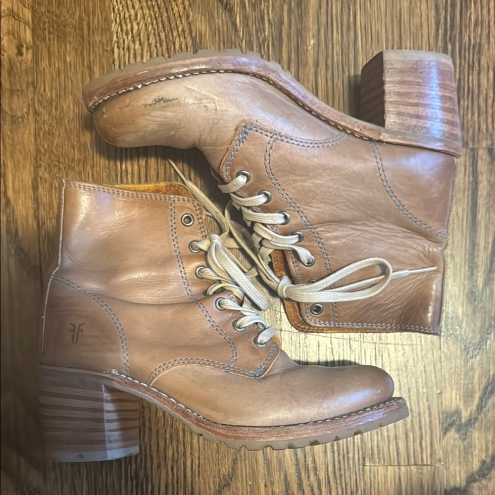 The Frye Company Sabrina 6G lace Up - stone